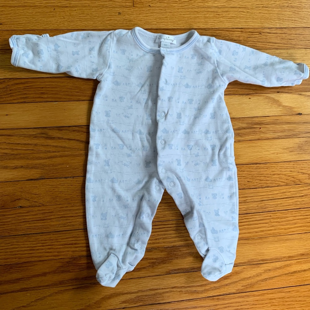 Kissy kissy NB footed sleeper EUC